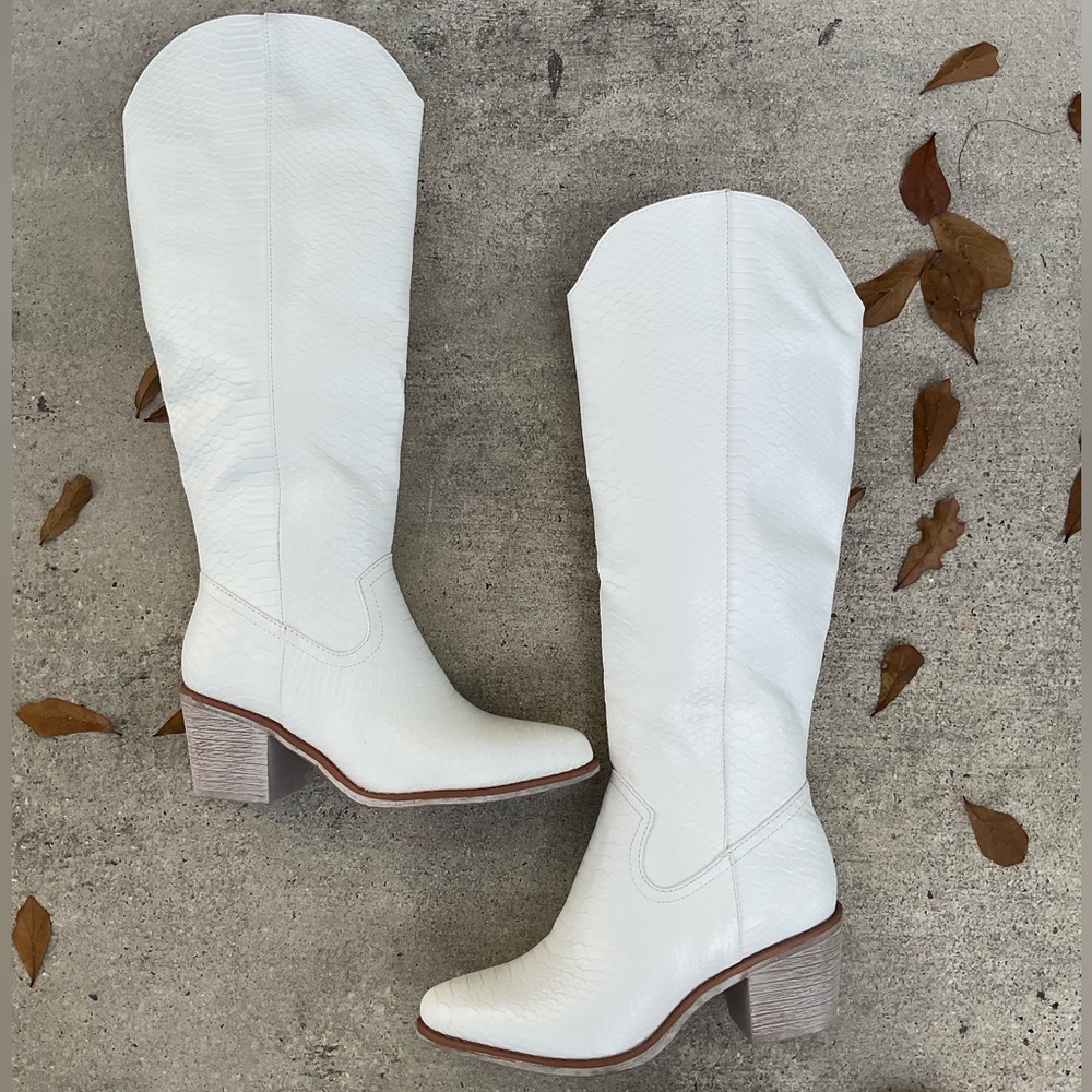 White knee high boots w/ croc embossed print. Extra panel add width to calf TTS